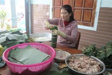 Làng bánh chưng Vĩnh Hòa vào vụ Tết