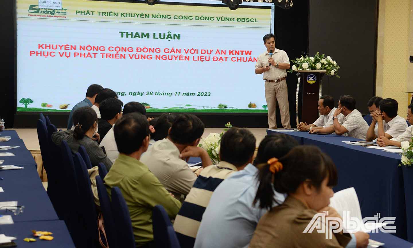 Hội thảo "Khuyến nông cộng đồng trong phát triển vùng nguyên liệu cây ăn quả Đồng Tháp Mười"