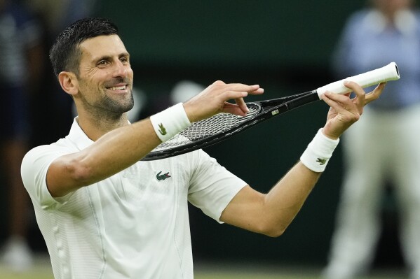 Novak Djokovic và những người hâm mộ Wimbledon