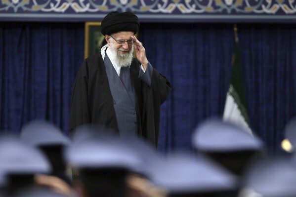 Meta xóa tài khoản Instagram và Facebook của Lãnh đạo tối cao Iran Ayatollah Ali Khamenei