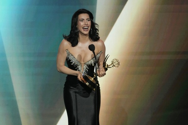 ‘Bệnh viện đa khoa’ thống trị Daytime Emmys thường niên lần thứ 50 với 6 cúp, Susan Lucci được vinh danh