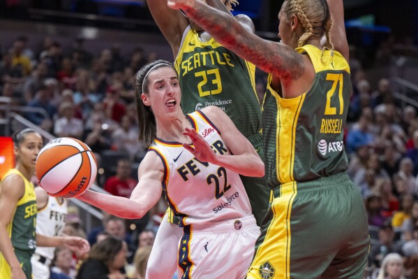 Caitlin Clark và WNBA đang được chú ý. Hơn cả bóng rổ