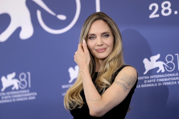 Angelina Jolie đem ‘ Maria, bộ phim của cô về ca sĩ opera nổi tiếng, đến Lễ hội phim Venice