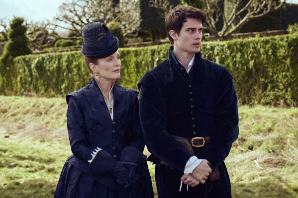 Q&A: Julianne Moore and Nicholas Galitzine set out to seduce a king in ‘Mary & George’