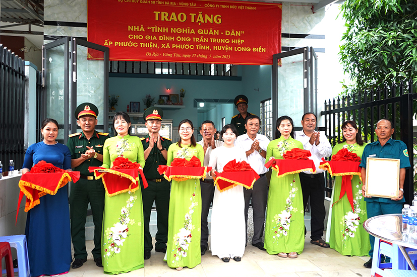 Những ngôi nhà thắm tình quân - dân