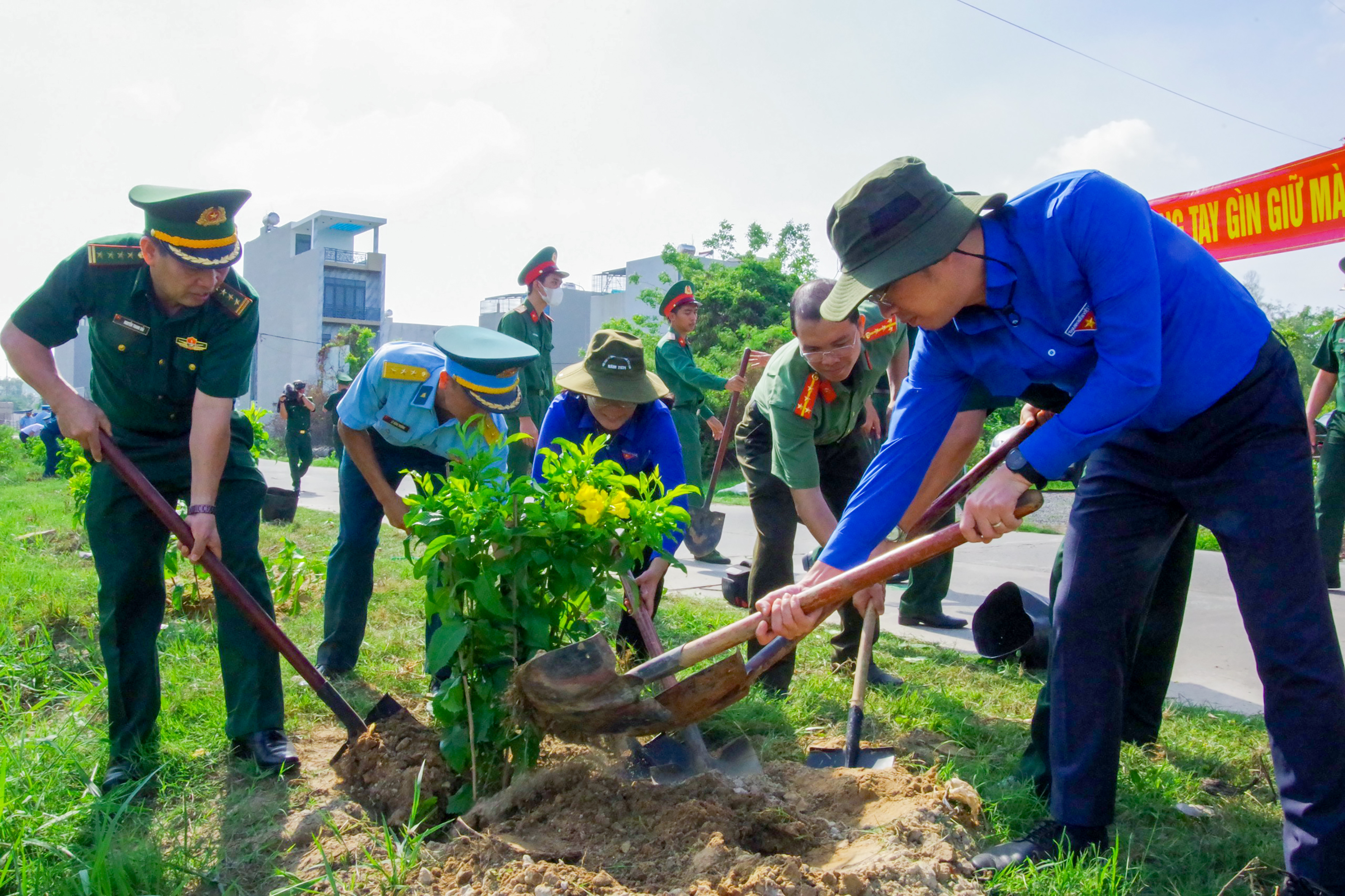 Phát huy tinh thần xung kích của tuổi trẻ quân đội