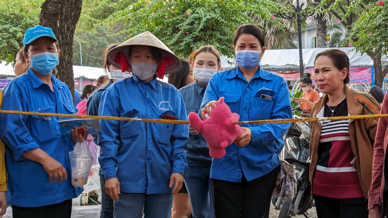 Chưa đến tuổi hưu, đã cạn tuổi nghề