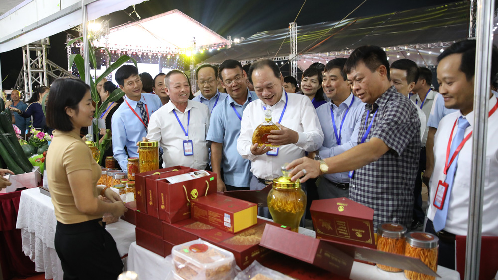 Lạng Giang: Hơn 100 gian hàng tham gia Hội chợ xúc tiến đầu tư - thương mại và công nghiệp