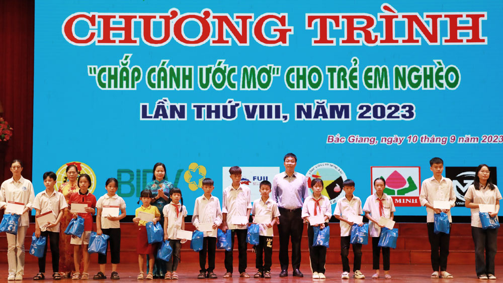 Lan tỏa giá trị nhân văn từ chương trình "Chắp cánh ước mơ"