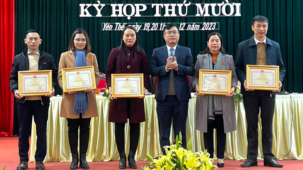 Kỳ họp thứ 10, HĐND huyện Yên Thế khóa XXII thông qua 16 nghị quyết