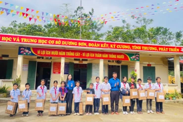 Mùa trăng “nhân ái” và sẻ chia 0