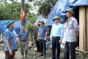 Chủ tịch UBND tỉnh Nguyễn Đăng Bình kiểm tra một số điểm sạt lở tại huyện Chợ Mới 0