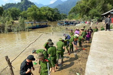 Bản làng “trên vai” người lính 0