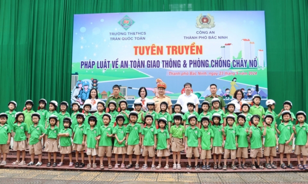 Tuyên truyền ATGT và PCCC cho cán bộ, giáo viên và học sinh