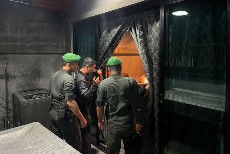 Five foreigners caught gambling in Phuket house