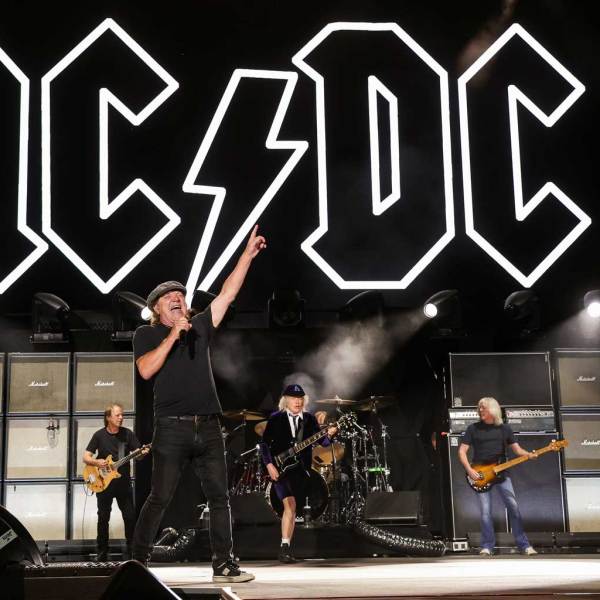 AC/DC kỷ niệm 50 năm phát hành lại đĩa nhựa