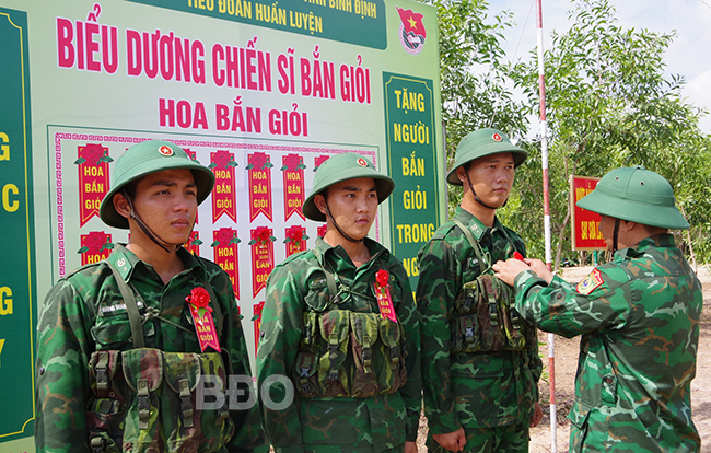 BĐBP tỉnh kiểm tra bắn đạn thật cho chiến sĩ mới