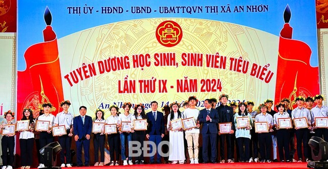 TX An Nhơn tuyên dương 820 học sinh, sinh viên tiêu biểu