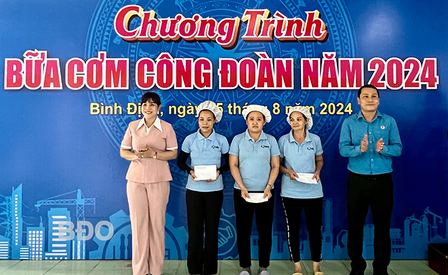 Ấm áp “Bữa cơm công đoàn”