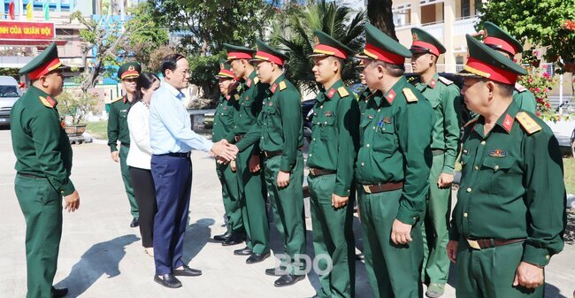 Chủ tịch UBND tỉnh Phạm Anh Tuấn thăm, chúc tết đơn vị lực lượng vũ trang