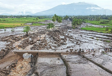 Death toll from floods in Indonesia continues to rise