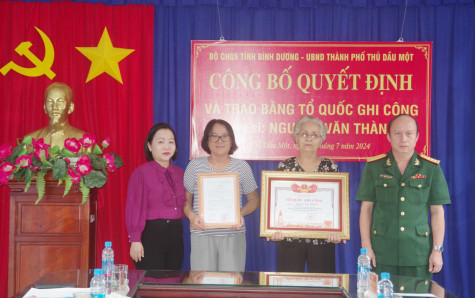 Trao Bằng Tổ quốc ghi công cho gia đình liệt sĩ