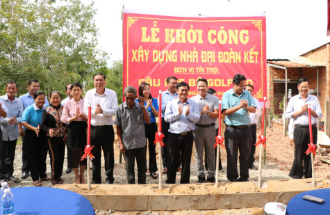 Build "great solidarity" houses for poor households 