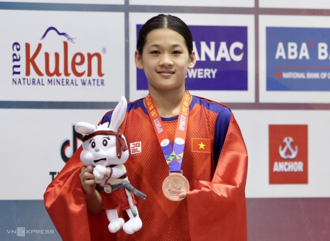 Vietnam's 14-year-old swimming phenom vies at Asian Games 