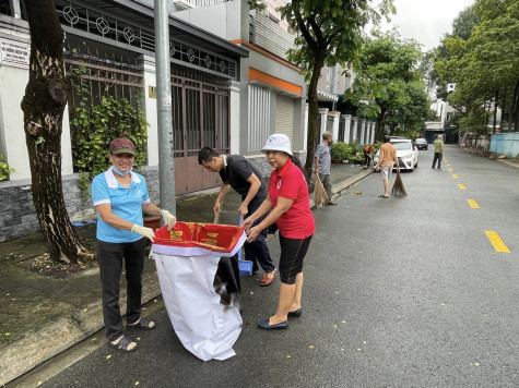 Joining hands for a trash-free city in Phu Loi ward of Thu Dau Mot city 