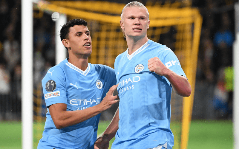 Manchester City thắng đậm M.U, Liverpool chen chân vào top 4