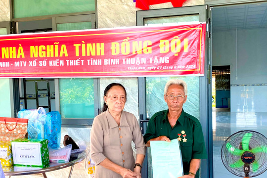 Trao nhà “Nghĩa tình đồng đội” cho cựu thanh niên xung phong