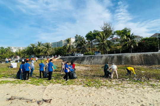 Phan Thiet launched an overall cleaning campaign to embellish the city landscape