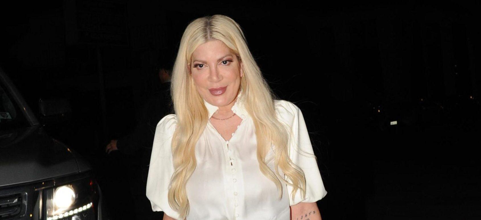 Tori Spelling Sống trong ngôi nhà trị giá 18.000 đô la mỗi tháng sau bộ phim về người hàng xóm có vũ trang