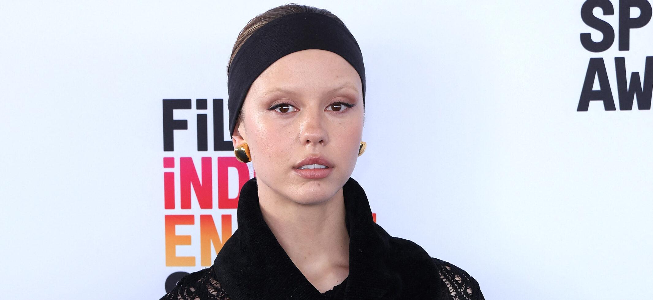 Mia Goth bị kiện vì 'cố ý đá' vào đầu bộ phim 'Maxxine'