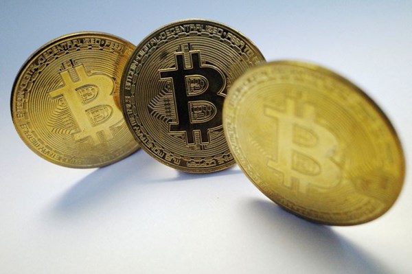 Bitcoin sụt mạnh khi những hứng khởi về các quỹ ETF lắng xuống