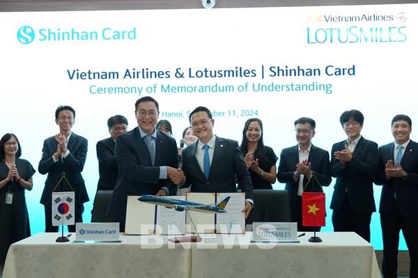 Vietnam Airlines và Shinhan Card ký thỏa thuận phát triển thẻ đồng thương hiệu