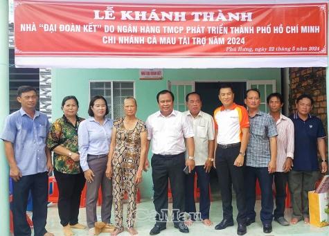 Khánh thành và bàn giao 30 căn nhà Đại đoàn kết cho hộ nghèo