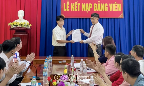 Tạo nguồn, phát triển đảng viên học sinh