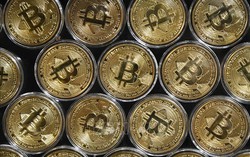 Bitcoin sụt mạnh khi những hứng khởi về các quỹ ETF lắng xuống