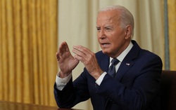 Tổng thống Biden đảo chiều chiến lược, ông Trump tiết lộ lý do thoát hiểm