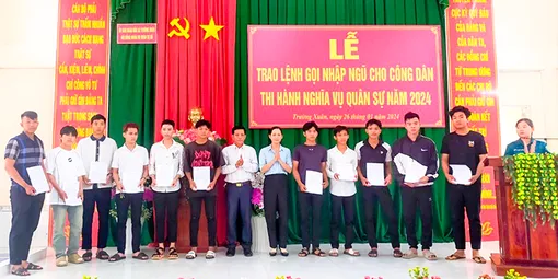 Trao lệnh gọi nhập ngũ