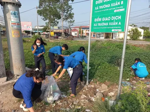 Tuổi trẻ thị trấn Thới Lai góp sức xây dựng đô thị văn minh