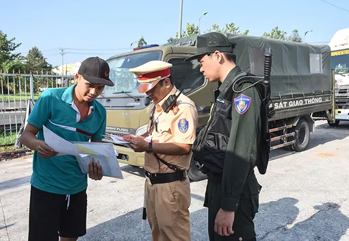 Tuần tra, kiểm soát xuyên đêm, xuyên Tết, bảo đảm an toàn giao thông