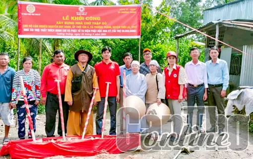 Khởi công xây dựng nhà cho hộ nghèo