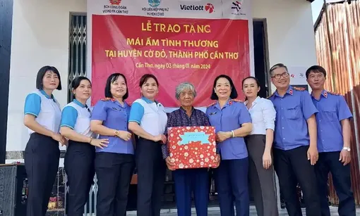 Trao tặng Mái ấm tình thương