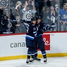 Winnipeg Jets đánh bại Colorado Avalanche 6-2