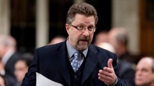 Cựu tù binh MP Chuck Strahl chết ở 67 tuổi