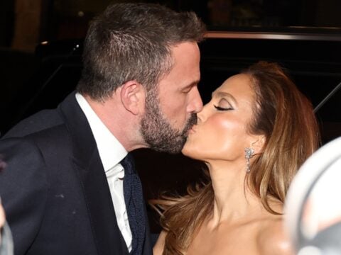 Jennifer Lopez và Ben Affleck Reuite, nắm tay nhau, KIS!