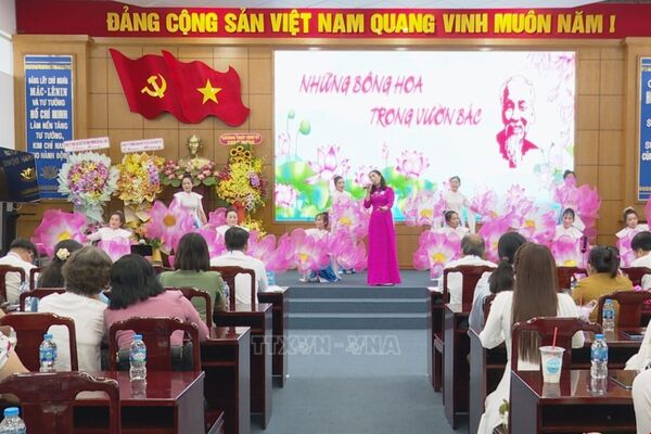 Nhiều câu chuyện xúc động về tấm gương đạo đức Hồ Chí Minh