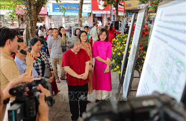 “Hồ Gươm, Giao lộ Đông Tây”- Hồi ức đẹp về Hồ Gươm và Hà Nội xưa